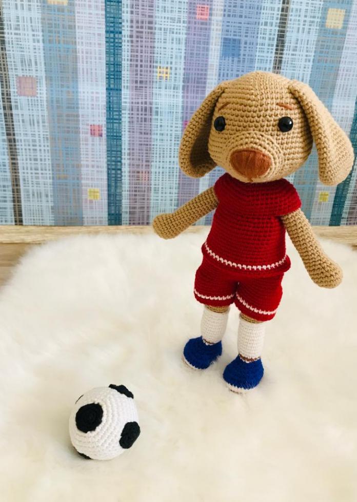 Amigurumi Futbolcu Köpek Lucky Yapımı Örgü Modelleri