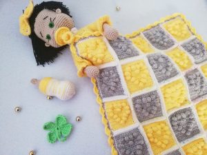 amigurumi-bebekler-icin-popcorn-kalpli-battaniye-yapimi