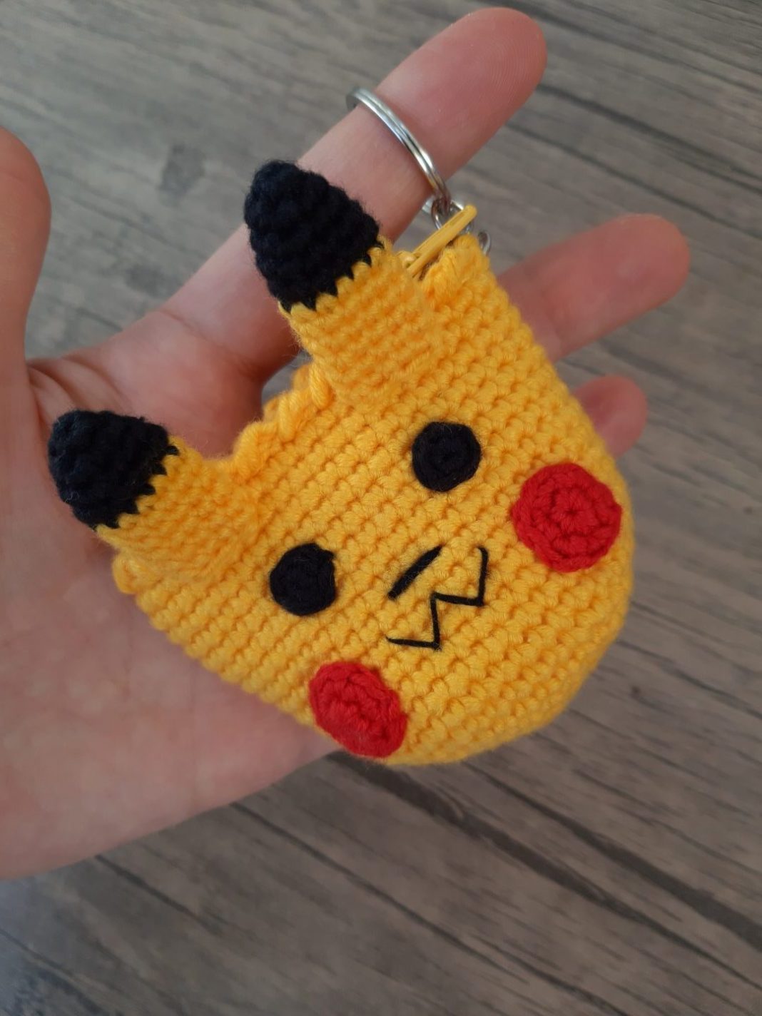 amigurumi-pikachu-bozuk-para-cuzdani-yapimi
