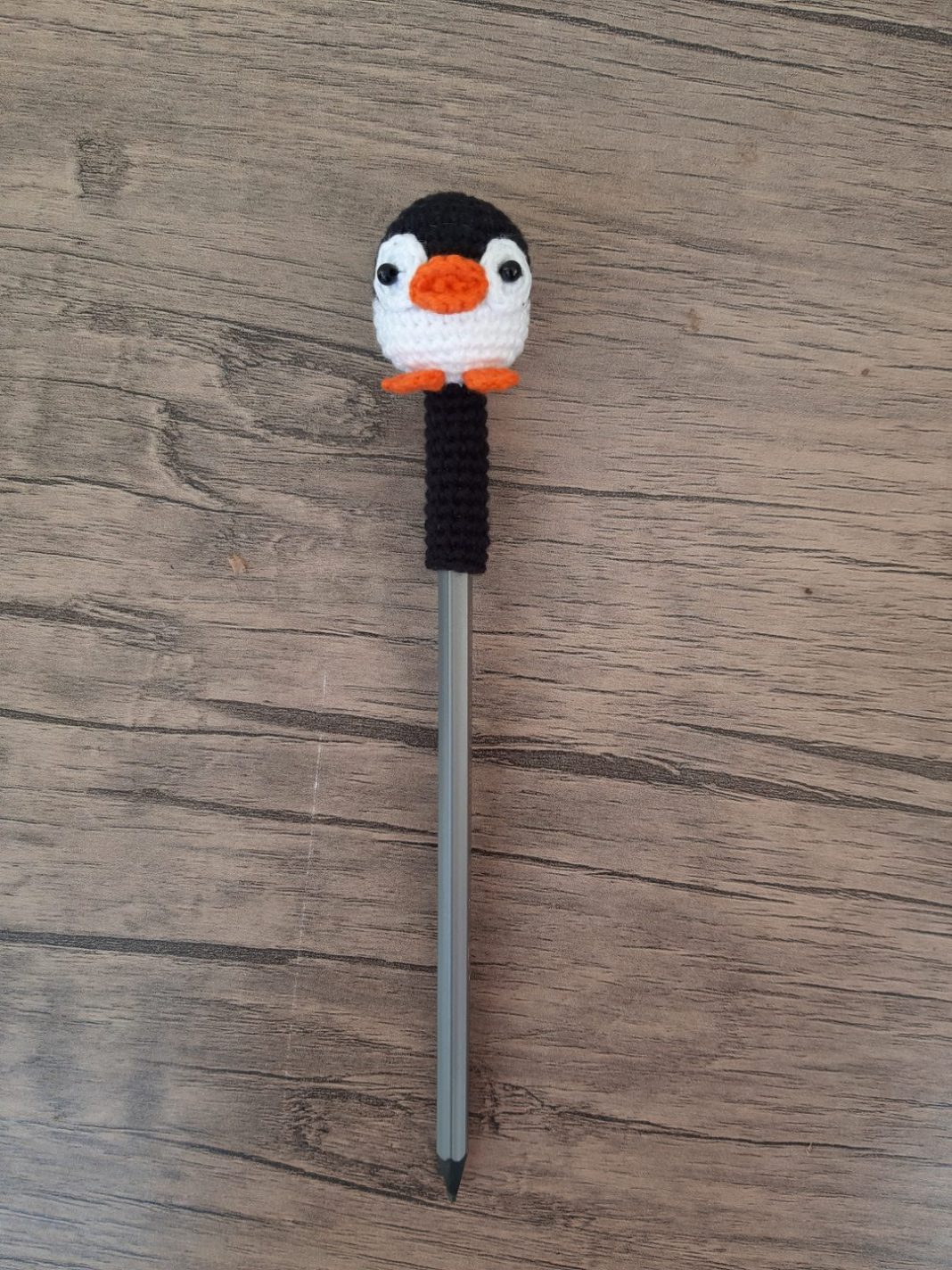 amigurumi-penguen-pupi-kalem-basligi-yapimi
