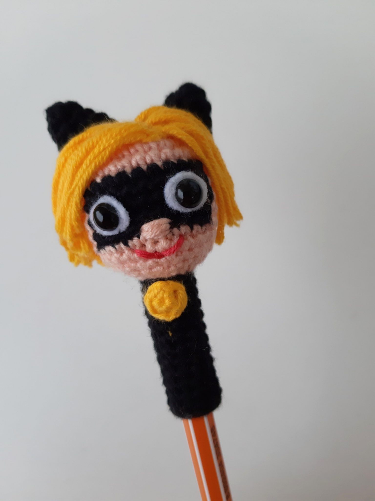 Amigurumi Mucize Kara Kedi Kalem Başlığı Yapımı Örgü Modelleri