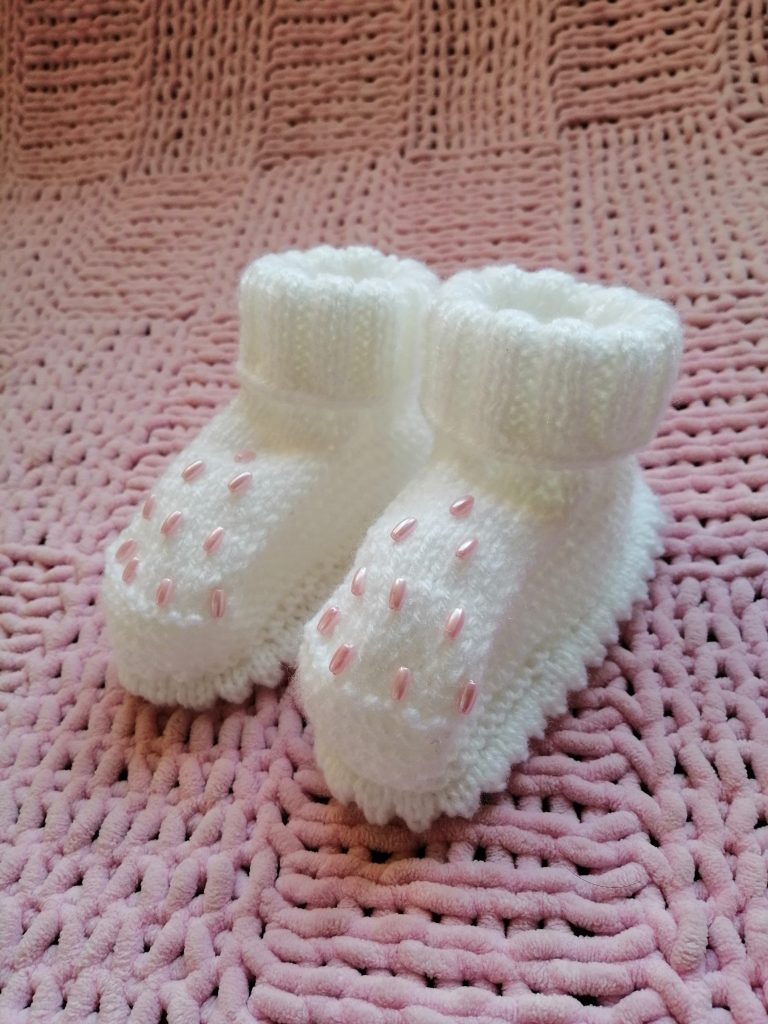 İncili Bebek Patiği Yapımı Örgü Modelleri İncili Bebek Patiği Yapımı Örgü Modelleri