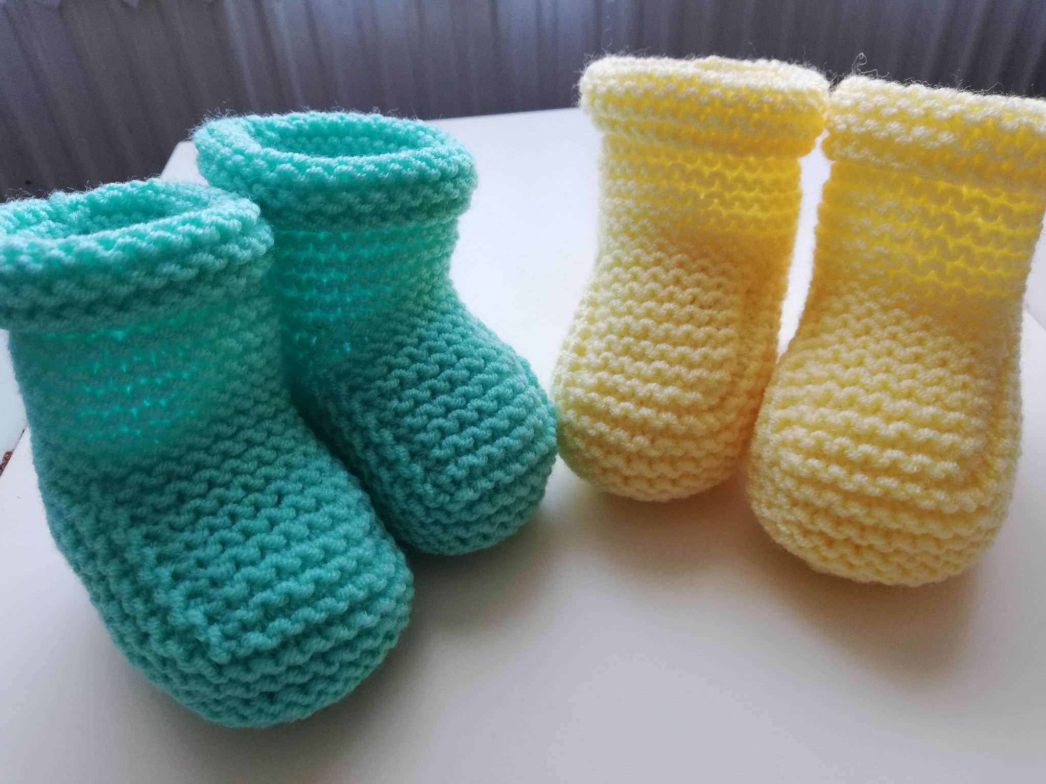 Renkli Haroşa Bebek Patiği Yapımı Örgü Modelleri