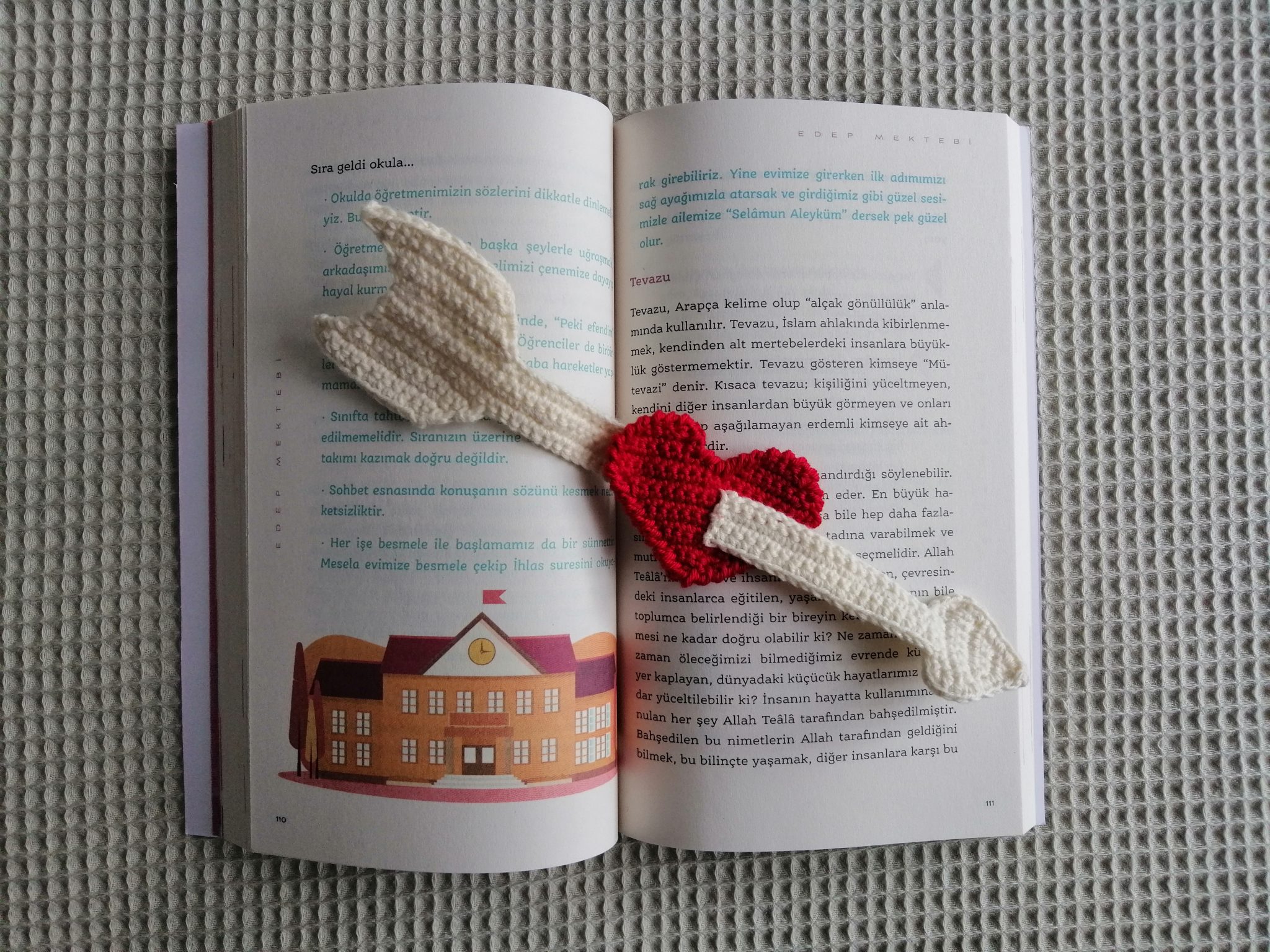 Amigurumi - Oklu Kalp Kitap Ayracı Yapımı